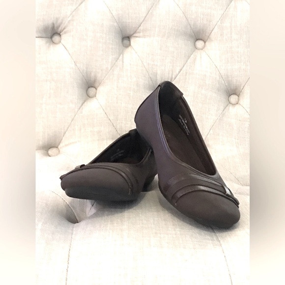 Easy Street Comfort Wave Brown Flats 7M Buckle Round Toe Faux Suede New NWOT - Picture 12 of 13